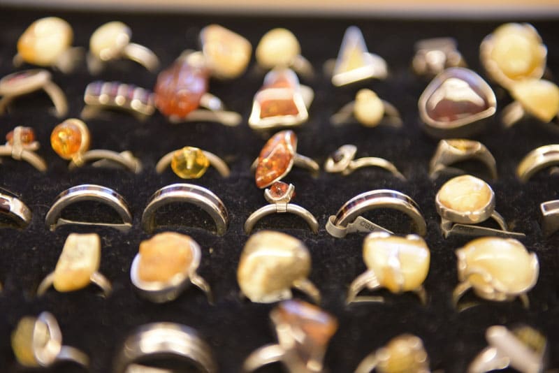 Bernsteinschmuck im Museumsshop.